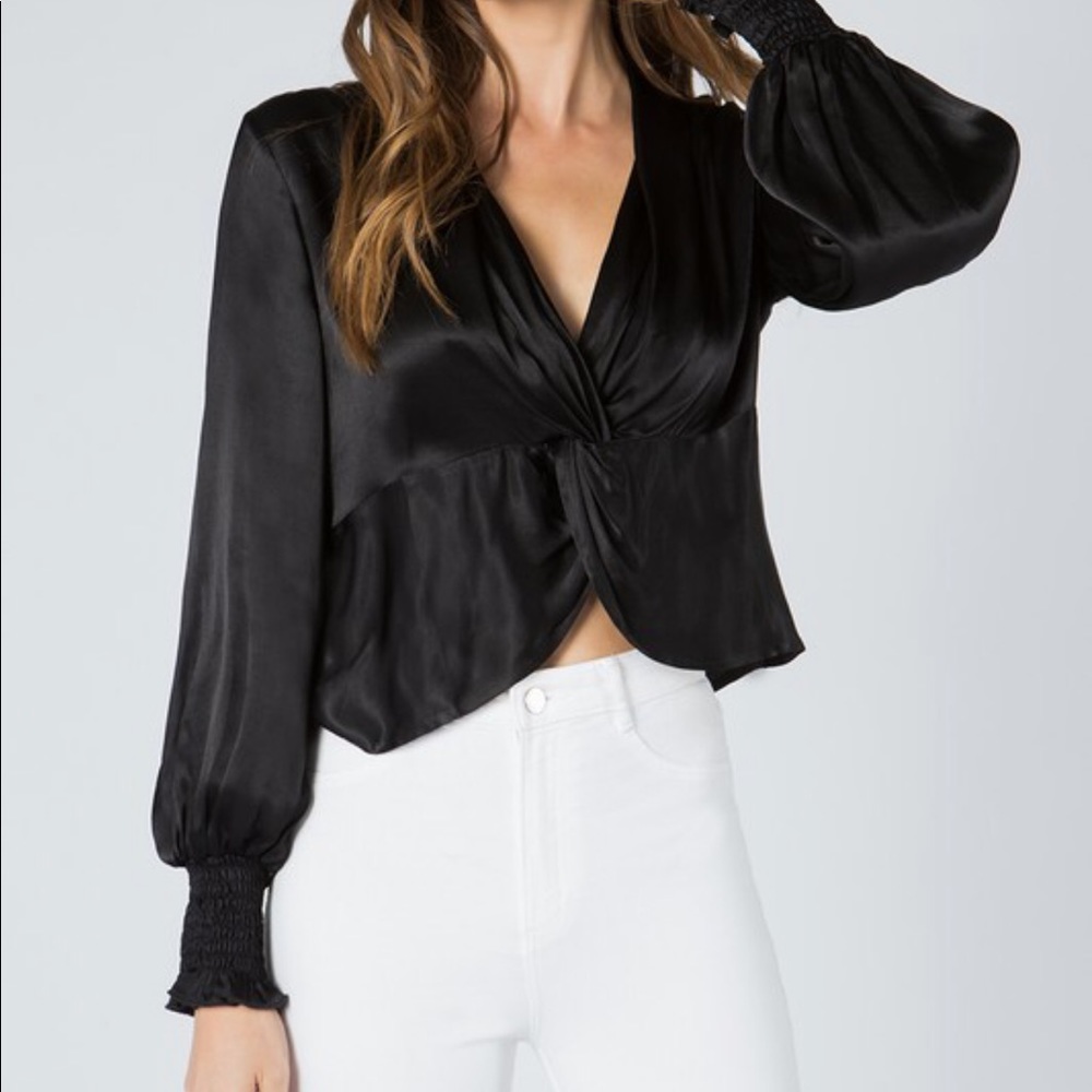 Black twist front top